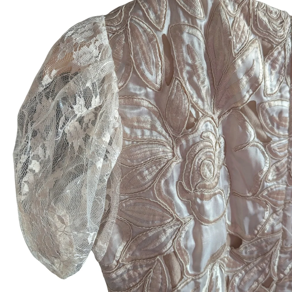 Elliatt Ambient Lace Dress In Champagne Size Small NWT - Picture 9 of 15